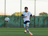 Lionel Messi durante el primer entrenamiento de Argentina en la Fecha FIFA de noviembre. (Alicante, España) (Argentina en 'X')