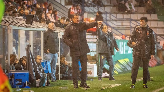 Cristóbal: “Lo que cuenta es que hemos vuelto a perder encajando muchos goles”