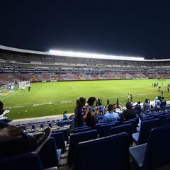 Trescientos pesos y agua, el pago a los guardias de seguridad en La Corregidora