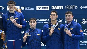 Carles Coll, Iván Martínez, Hugo González y Sergio de Celis, el domingo, con sus medallas de bronce en el 4x50 estilos masculino.