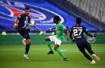 Neyou, en el centro, en un partido contra el PSG en la Copa de Francia. 