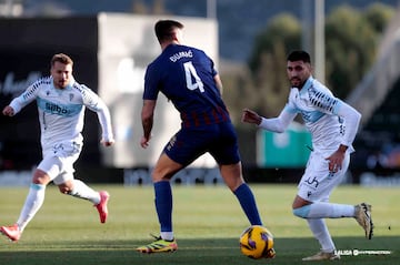 El Cdiz se gust y mucho este fin de semana, con una goleada a domicilio ante el Eldense. Climent, uno de los ltimos en llegar, fue titular a raz de la expulsin de Matos, ante el Levante y tuvo un debut en el once de sobresaliente. Su tanto, desde fuera del rea y tras fuerte zurdazo, le sita como uno de los mejores defensas de la jornada.