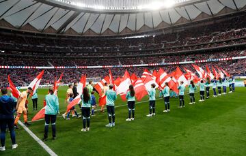 El Atlético de Madrid ha homenajeado al Athletic Club por su 125 aniversario con diferentes actos dentro del estadio. 
 