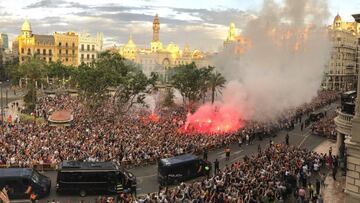 27/05/19 VALENCIA CF
CELEBRACIONES INSTITUCIONALES
COPA DEL REY 2019
PLAZA AYUNTAMIENTO
LLEGADA AUTOBUS