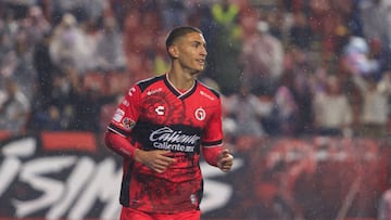 Ezequiel Bullaude celebrates his goal 3-1 of Tijuana during the Play-In match between Tijuana and FC Juarez as part of the Liga BBVA MX, Torneo Apertura 2025 at Caliente Stadium, on November 20, 2025 in Tijuana, Baja California, Mexico.