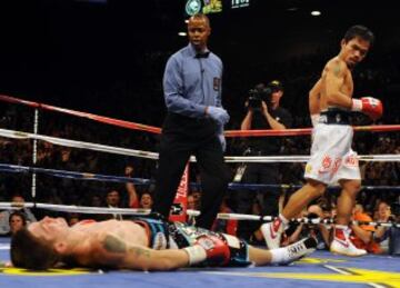 El 2 de mayo e 2009, Pacquiao se midi¨® a Ricky Hatton para los m¨¢ximos t¨ªtulos de peso superligero. Un combate que ya antes tuvo muchas dificultades para realizarse por los conflictos de ambos equipos por el dinero recaudado. La pelea la gan¨® Pacquiao con un golpe en el ment¨®n a Hatton que lo dej¨® noqueado.