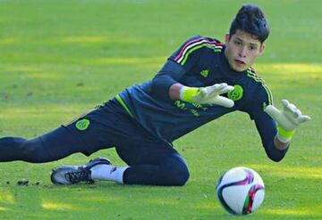 Jesse González, en un entrenamiento con México.