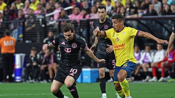 Lionel Messi (L) of Inter Miami fights for the ball with Jonathan Dos Santos (R) of America during the match between Inter Miami and America as part of the friendly match, at Allegiant Stadium on January 18, 2025 in Las Vegas, Nevada, United States.