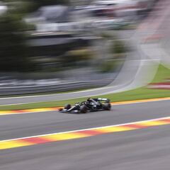 Ferrari agoniza, Hamilton vuela