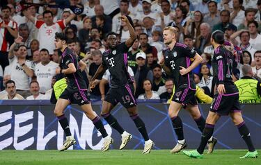 0-1. El jugador canadiense celebra el primer tanto que anota en el minuto 67 fde partido.