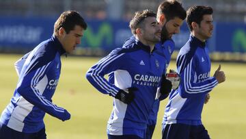 Zapater, Cani, Garc&iacute;a y Edu Garc&iacute;a, en un entrenamiento con el Zaragoza. Hoy buscar&aacute;n la victoria en Getafe.