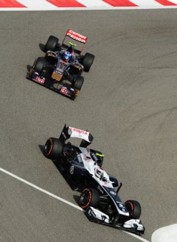 Daniel Ricciardo de la escudería Toro Rosso y Valtteri Bottas de Williams.