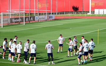 Luis Enrique y los jugadores.