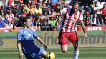 Esteban y Zongo sacan al Almería del descenso