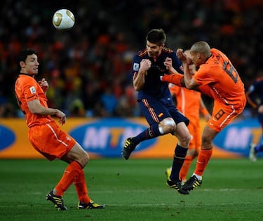 Howard Webb reveals why he never sent off De Jong for THAT World Cup final flying kick