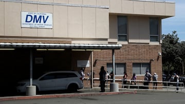 Fachada del una oficina del DMV en California