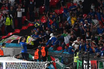 1-1. Leonardo Bonucci celebra el primer gol.