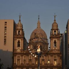 Tres periodistas españoles asisten a un tiroteo en la calle