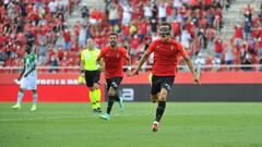 Brian Oliv&aacute;n celebra su gol ante el Betis. 