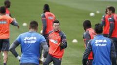 Adrián Colunga no viajará al Bernabéu por una microrrotura