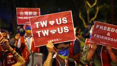 Demonstrators gather in support of U.S. House of Representatives Speaker Nancy Pelosi's visit, in Taipei, Taiwan August 2, 2022. REUTERS/Ann Wang