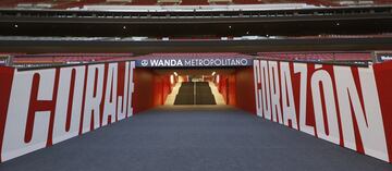 El Atl¨¦tico, pese a la pandemia, no ha parado de crecer y desde la entidad han querido reconocer el apoyo que siempre han tenido por parte de su hinchada. Desde finales de noviembre, el nombre de los m¨¢s de 126.000 socios del Atl¨¦tico ya est¨¢n en un mural instalado en el t¨²nel de vestuarios del Wanda Metropolitano. Es lo ¨²ltimo que ven los jugadores antes de saltar al terreno de juego y los futbolistas sentir¨¢n de manera simb¨®lica el calor de su afici¨®n.