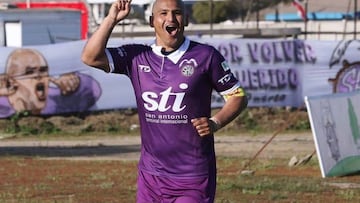 La pintoresca jineta de capitán de Humberto Suazo en el SAU