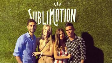 &Aacute;lvaro Arbeloa y Jos&eacute; Callej&oacute;n con sus mujeres, Carlota Ruiz y Marta Ponsati, en Sublimotion Ibiza