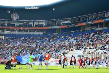 Los niños protagonizaron los protocolos de la jornada 16