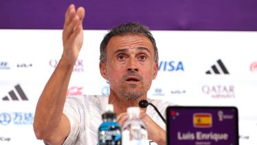 Lucho de noche, Luis Enrique de día