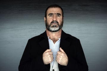 Eric Cantona, antes de retirarse del fútbol, debutó en la película 'La alegría está en el campo' en 1995. Después llegarían otros títulos como 'Elizabeth' (1998),  'Mookie' (papel protagonista, 1998),  'La fortuna de vivir' (1999), entre otras. Su último film fue 'Buscando a Eric'. de 2009 en la que se interpreta a si mismo.