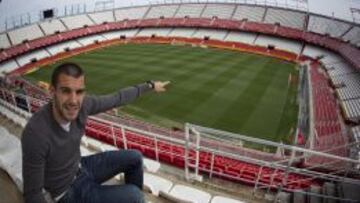 NEGREDO: “ESTOY A GUSTO EN EL SEVILLA, NO PIENSO EN LA OPCIÓN DE IRME”: El vallecano está de actualidad por su posible venta, pero en una entrevista en uefa.com se ha mojado: “Este club es especial, estoy contentísimo de estar en el Sevilla".