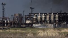 Los precios del petróleo crudo caen. A continuación, cuánto cuesta y en cuánto se cotiza un barril de Brent y West Texas Intermediate (WTI) hoy, 19 de abril.