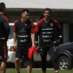 La rara coincidencia del torneo local con los duelos de la Roja