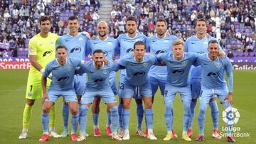 Jugadores de la UD Ibiza antes del partido contra el Real Valladolid.