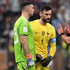 Lloris machaca al Dibu Martínez por sus “estupideces”
