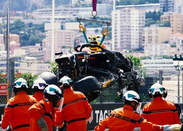 Monoplaza del piloto mexica, Sergio Pérez, tras el accidente en la primera vuelta del Gran Premio de Mónaco.