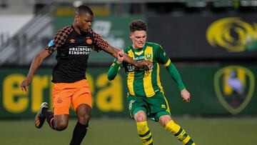 Dumfries, en un partido con el PSV.