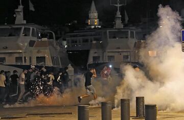 Enfrentamiento entre los ultras rusos e ingleses en el partido que enfrent¨® a ambas selecciones en Marsella durante la Eurocopa 2016.
