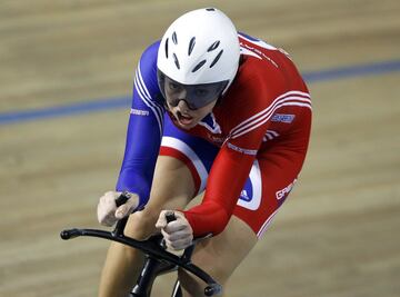 La británica Rebecca Romero ganó medallas olímpicas en remo y también ganó varios campeonatos de ciclismo en pista.