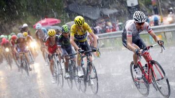 Bauke Mollema lanza un ataque durante la subida a Andorra-Arcalis durante la novena etapa del Tour de Francia. 
