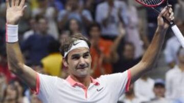 Roger Federer celebra su victoria ante Wawrinka.