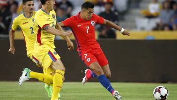 Futbol, Rumania vs Chile
El seleccionado chileno Alexis Sanchez, centro, disputa el balon con Vlad Chiriches de Rumania durante el partido amistoso en el estadio Arena Cluj de Cluj, Rumania.
13/06/2017
Andres Pina/Photosport
*******
Football, Roman