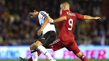 Tino Costa le 'robaba' las botas a Benzema en el Lyon