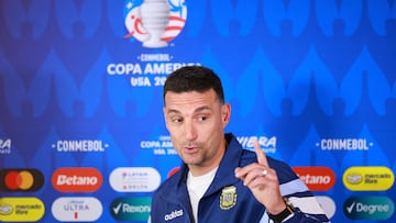 ATLANTA, GEORGIA - JUNE 19: Lionel Scaloni coach of Argentina speaks during a press conference ahead of the CONMEBOL Copa America group stage match against Canada at Mercedes-Benz Stadium on June 19, 2024 in Atlanta, Georgia.   Hector Vivas/Getty Images/AFP (Photo by Hector Vivas / GETTY IMAGES NORTH AMERICA / Getty Images via AFP)