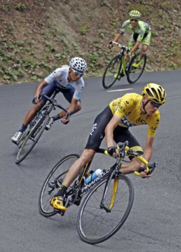 From R-L, Team Sky rider Chris Froome of Britain, the race overall leader's yellow jersey, speeds downhill followed by Movistar rider Nairo Quintana of Colombia and Tinkoff-Saxo rider Alberto Contador of Spain in the Glandon pass during  the 138-km (85.74 miles) 19th stage of the 102nd Tour de France cycling race from Saint-Jean-de-Maurienne to La Toussuire-Les Sybelles in the French Alps mountains, France, July 24, 2015.   REUTERS/Eric Gaillard