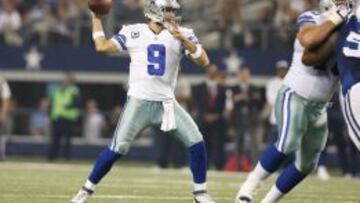 Tony Romo, quarterback de los Dallas Cowboys, en un lanzamiento ante los Indianapolis Colts. 