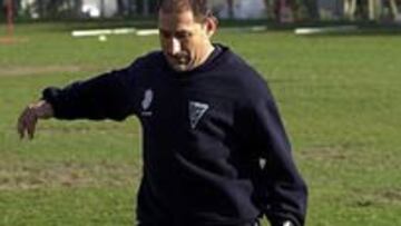 <b>SE VA AL EXTRANJERO.</b> Castro Santos prefiere cambiar de aires ante la pobre oferta que le ha realizado su actual equipo, el Polideportivo Ejido.