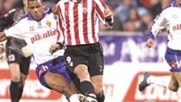 <b>HISTÓRICO. </b>Ezquerro se ha reservado un hueco en la historia del Athletic al marcar el gol 4.000 del equipo rojiblanco en la Liga.