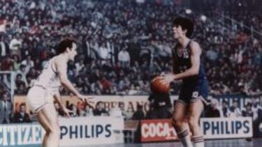 Petrovic, con el Cibona, ante Del Corral, del Real Madrid.